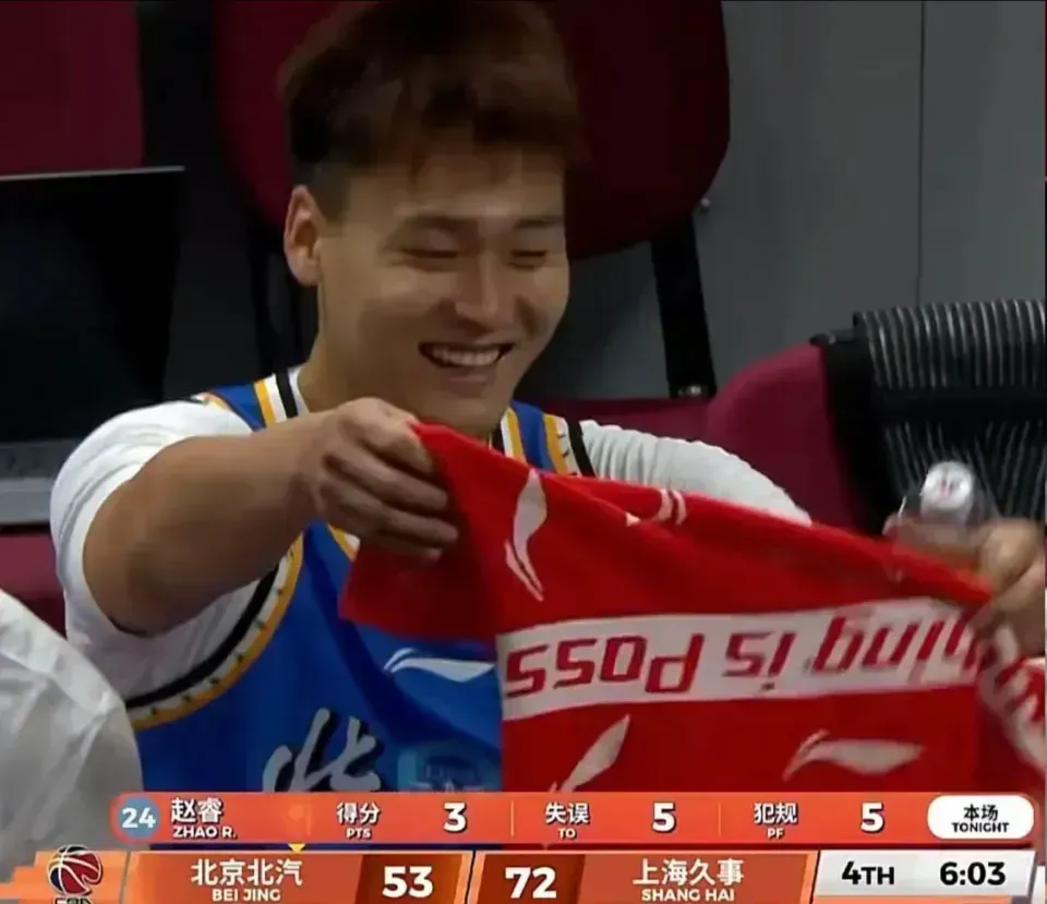 绝妙,湖人队新阵容被NBA评论员比尔·西蒙斯起绰号“Snowtime”