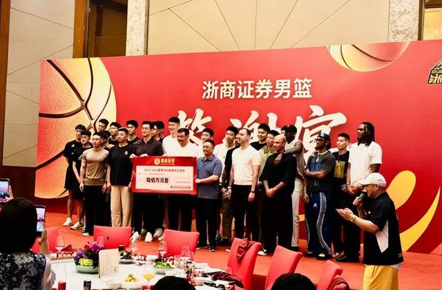 场均17+8!名记支招:提升1项技能,火箭史密斯可比肩切特+班凯罗