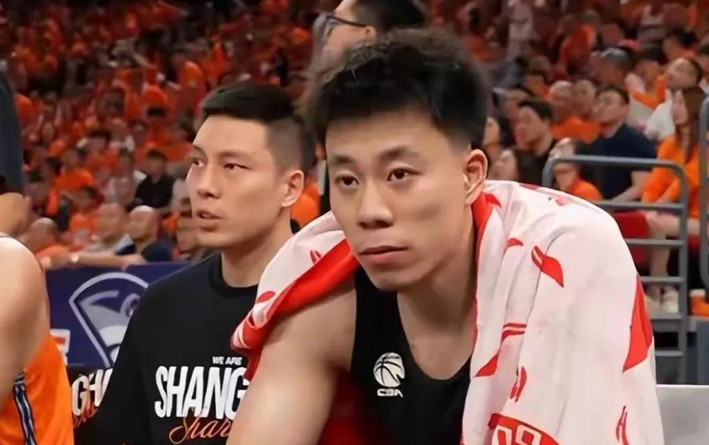 ESPN记者:湖人队内部人士暗示詹姆斯父子可能一起转投新球队