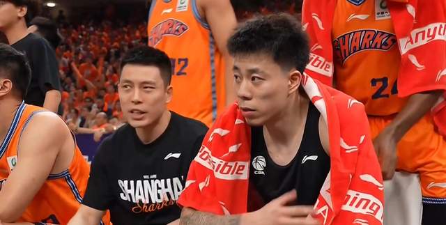 马刺主帅谈福克斯被批评:我不看社媒也不在乎,对他有100%信心