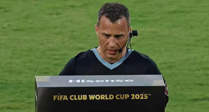 世体：世界杯18决赛西葡战，巴萨体育总监德科现场观战