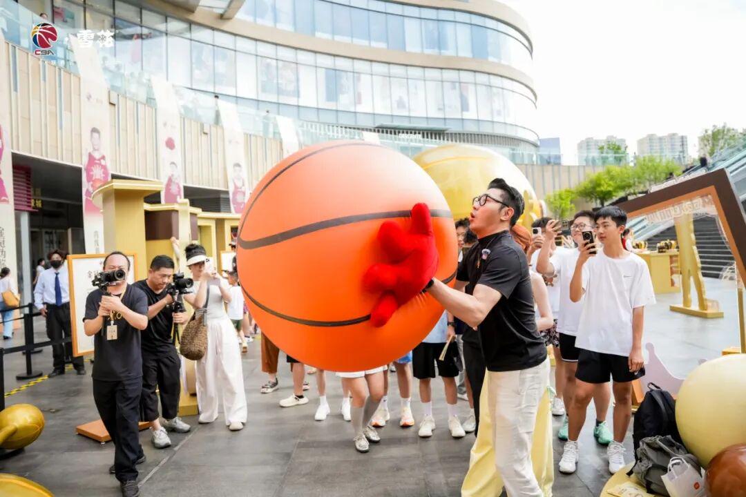 王左无缘八强一变化被打趣告别蛮力女,萨巴出局成就八强五个之最