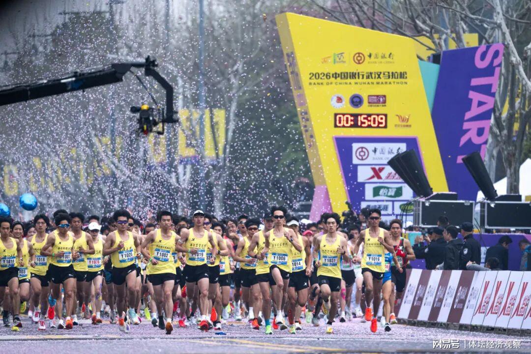 为金球奖造势！拜仁官方盛赞凯恩：153场150球，世界最佳！